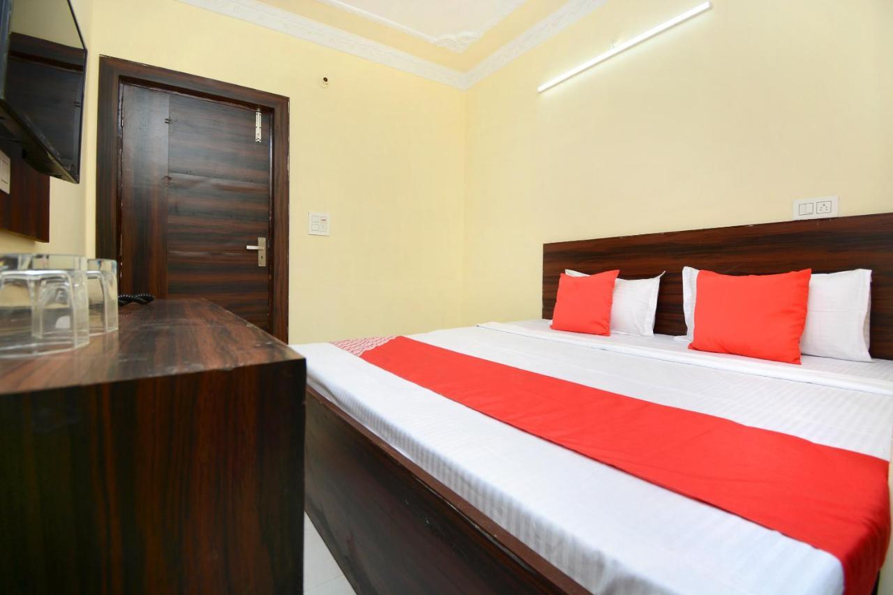 Oyo 28179 Ambay Guest House 잘란다르 외부 사진